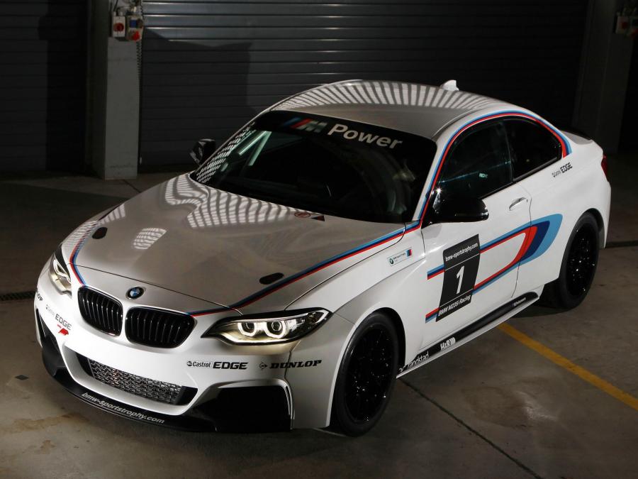  BMW M235i Racing 2014 года  (фото 13 из 26)